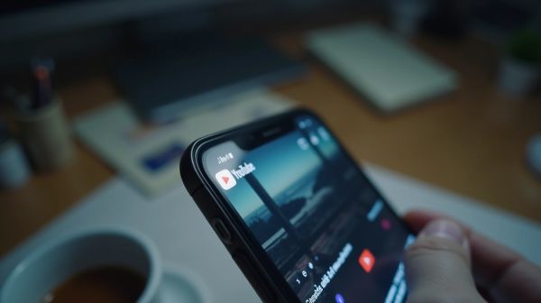 Acheter des vues YouTube : une stratégie risquée à considérer